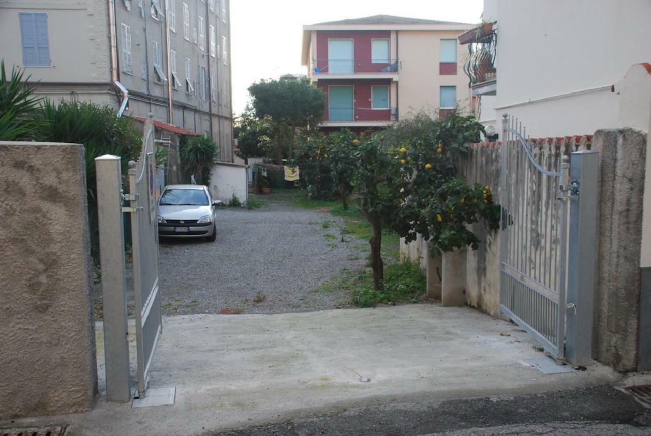 Tino Brezza Di Mare Apartment Дейва Марина Екстериор снимка